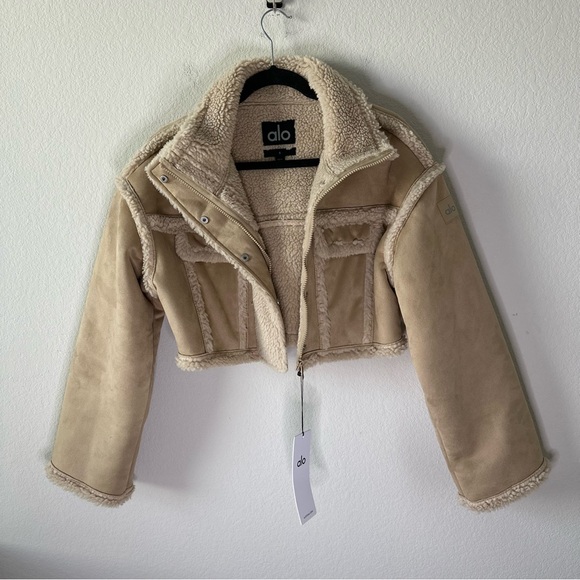 NWT ALO YOGA Faux Shearling Snowfall Cropped
Jacket - Woodland Tan SZ S - Picture 9 of 11